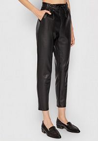 Spodnie skórzane Vero Moda czarna Z imitacji skóry Eva 10205737  Relaxed Fit