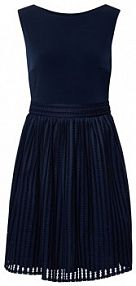 Sukienka koktajlowa z haftem angielskim Swing granatowa EAN 5AC183 00