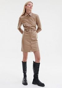 Sukienka z imitacji skóry Reserved beżowa 0046P-08X