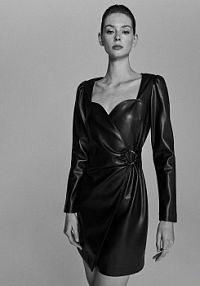 Sukienka z imitacji skóry Reserved czarna 1141P-99X