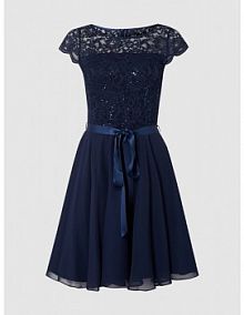 Sukienka koktajlowa z obszyciem koronką i wiązanym paskiem Swing granatowa EAN 77760510