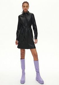 Sukienka z imitacji skóry Reserved czarna 4687B-99X