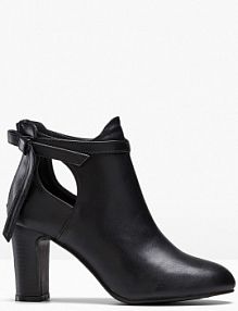 Krótkie botki z wycięciami  damskie Bonprix