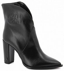 Botki na obcasie Carinii czarne