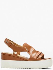 Sandały Mustang na podeszwie platformie  Bonprix