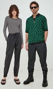 Spodnie dresowe Rains  czarne damskie 18560.01