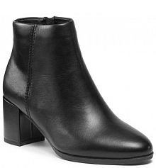 Botki na obcasie Clarks czarne