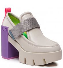 Czółenka United Nude białe