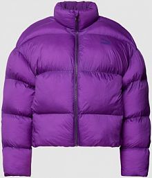 Kurtka pikowana z nadrukiem z logo — PUMA X P&C* fioletowa damska EAN 625371