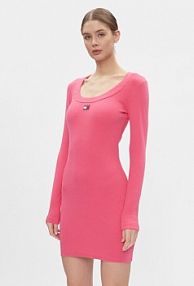 Sukienka dzianinowa Tommy Jeans różowa 