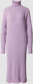 Sukienka z dzianiny z efektem prążkowania i golfem model MAVI YAS fioletowa EAN 26028660