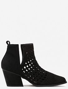 Czarne Ażurowe botki na Ściętym Słupku Ozdobione Wycięciami Renilva Born2Be
