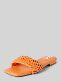 Klapki z efektem plecionki model ALLURE Steve Madden pomarańczowe EAN SM11003008