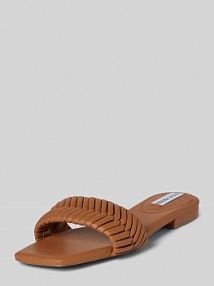 Klapki z efektem plecionki model ALLURE Steve Madden brązowe EAN SM11003008