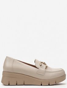 Beżowe wsuwane półbuty ze Skórzaną Wkładką na Koturnie z Ozdobną Klamrą Zanthia Renee damskie