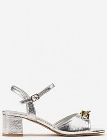 Srebrne sandały ze Sprzączką i Ozdobnym Łańcuchem na Froncie Bahdsa Renee