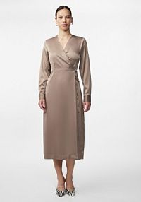 Sukienka codzienna YAS beżowa 