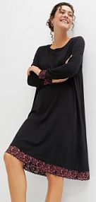 Koszula nocna z wiskozy z dwukolorową koronką  Bonprix