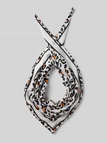 Chusta ze zwierzęcym nadrukiem s.Oliver RED LABEL czarna EAN 2146546