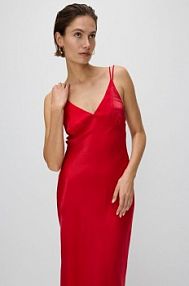 Satynowa sukienka maxi z wiskozy Reserved czerwona 0957P-33X