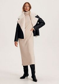 Dzianinowa sukienka z golfem Reserved beżowa 6895B-02M