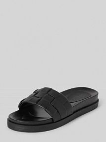 Klapki z efektem plecionki model MINNIE Only czarne EAN PU WOVEN SLIPPER