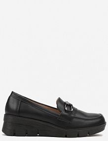 Czarne półbuty Mokasyny na Koturnie z Tłoczeniem i Wkładką ze Skóry Naturalnej i Łańcuchem Cariella vices damskie