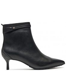 Botki na obcasie Clarks czarne