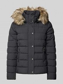 Kurtka pikowana o kroju shaped fit z obszyciem ze sztucznego futra model NEWLUNA Only czarna damska EAN 15304778