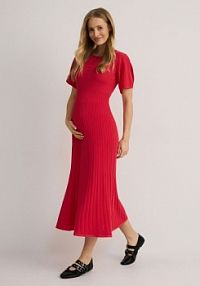 Dzianinowa sukienka midi z wiskozą Reserved różowa 860EH-32X