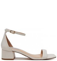 Sandały na obcasie Steve Madden écru