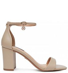 Sandały na obcasie Nine West beżowe