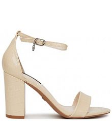 Sandały na obcasie Nine West beżowe