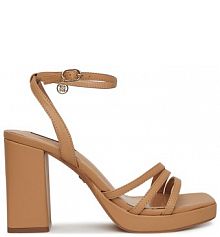 Sandały na obcasie Nine West beżowe