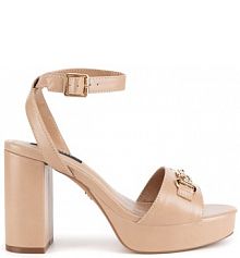 Sandały na obcasie Nine West beżowe