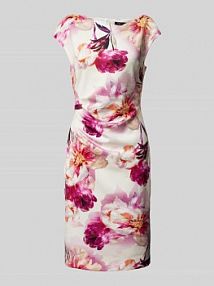 Sukienka koktajlowa o długości do kolan z bocznym marszczeniem Swing różowa EAN 5AG14600