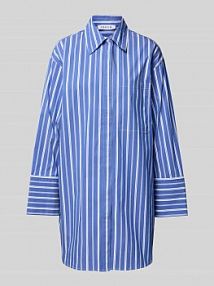 Sukienka koszulowa z kieszenią na piersi model Deloris EDITED niebieska EAN EDT9035001