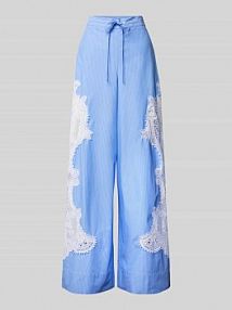 Spodnie z szeroką nogawką i obszyciem koronką model Hace Essentiel Antwerp niebieskie damskie EAN Hace