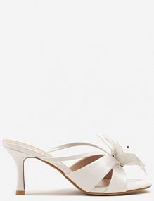 Białe klapki na Szpilce Ozdobione Aplikacją Kwiatu 3D Riditessa cink me