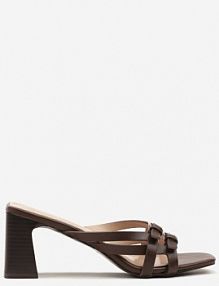 Ciemnobrązowe klapki na Słupku Ozdobione Klamrami i Paskami Yasfia cink me