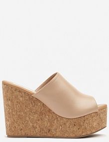 Beżowe klapki w Stylu Drewniaków na Koturnie Jordiva ciaodeo