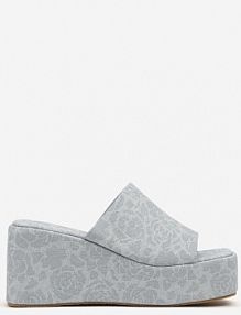 Niebieskie klapki na Koturnie w Cętki Zovianne c'm paris