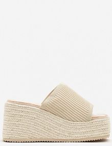 Beżowe klapki na Koturnie w Stylu Boho Ozdobione Tłoczoną Cholewką Deolith Renee