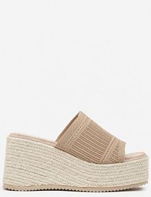 Ciemnobeżowe klapki na Koturnie w Stylu Boho z Tłoczoną Cholewką Neorwynne Renee