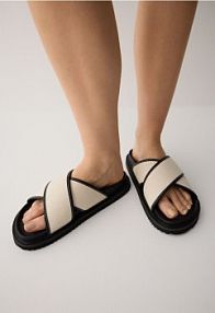 Klapki z szerokimi paskami Reserved czarne damskie 408CP-99X