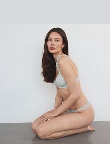 Siateczkowe majtki typu stringi Reserved zielone 634CR-07X