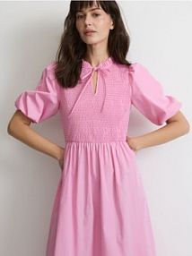 Bawełniana sukienka z wiązaniem Reserved różowa 940GQ-30X