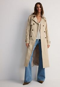 Bawełniany trencz z paskiem Reserved beżowy YH497-08X