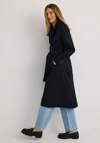 Bawełniany trencz z paskiem Reserved granatowy YH497-59X