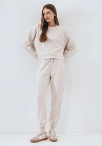 Dresowe spodnie jogger z modalem Reserved beżowe damskie YU023-08X